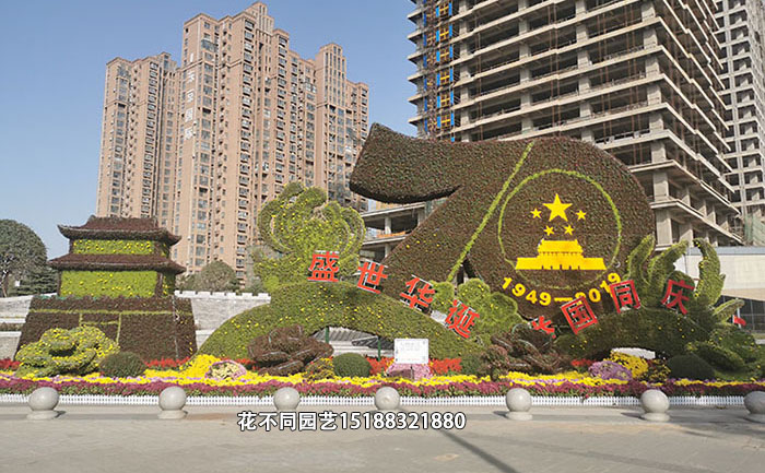 國慶仿真綠雕現(xiàn)場實拍圖